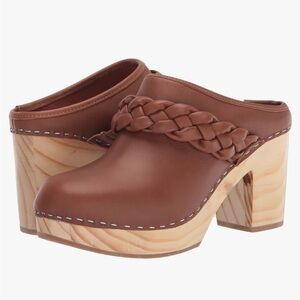 Dolce Vita Hila Leather Clogs